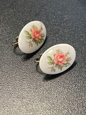 Vintage-Inspired White Porcelain Rose Clip-On Earrings-A1